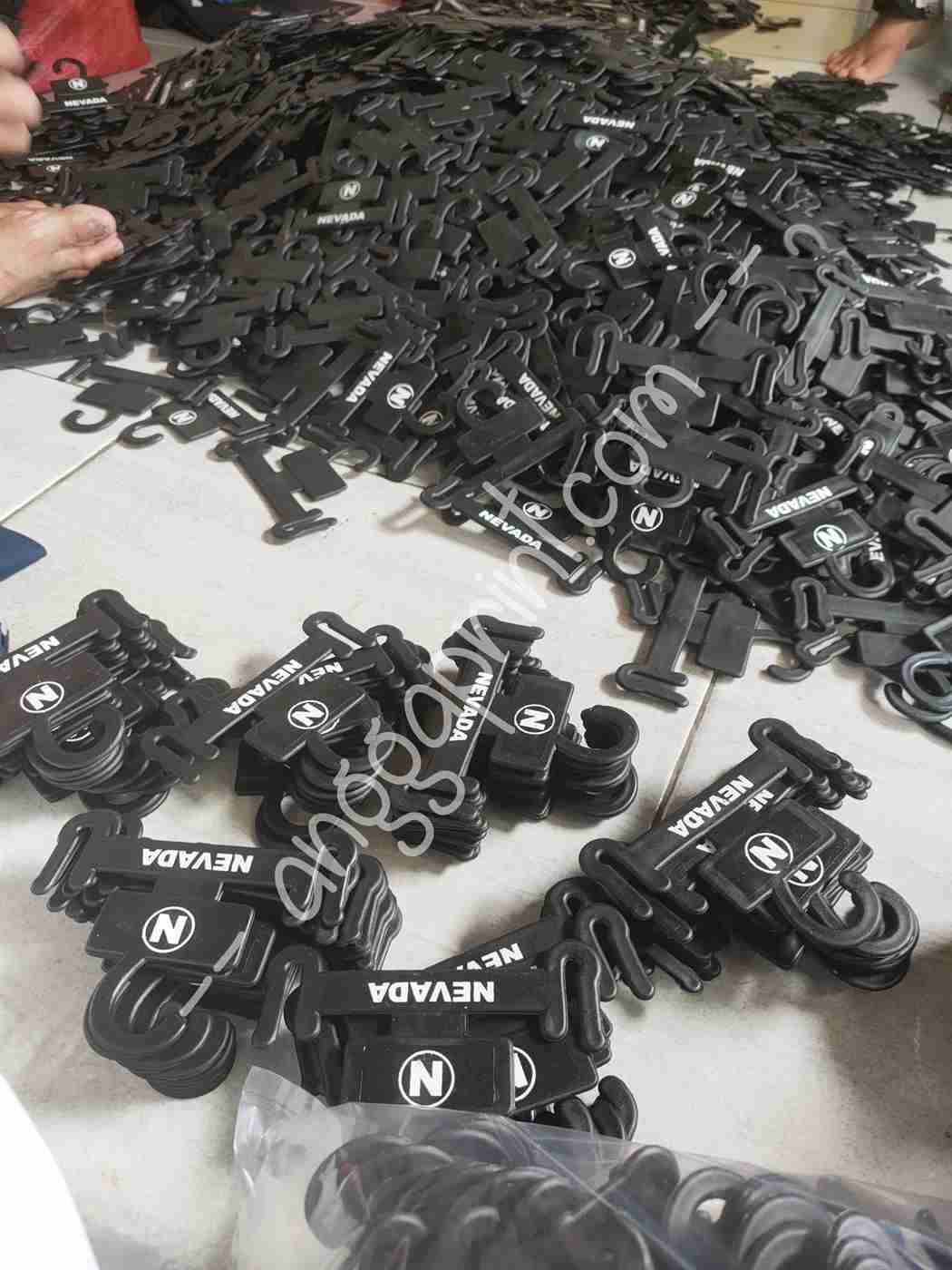 Sablon Hanger Sandal Custom, Hangtag Display Brand Sandal Anda